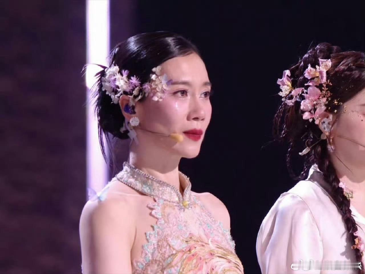 温峥嵘进步好大褪去演员光环从头适应唱跳，不浮躁不敷衍，正视自身不足慢慢改进，二公