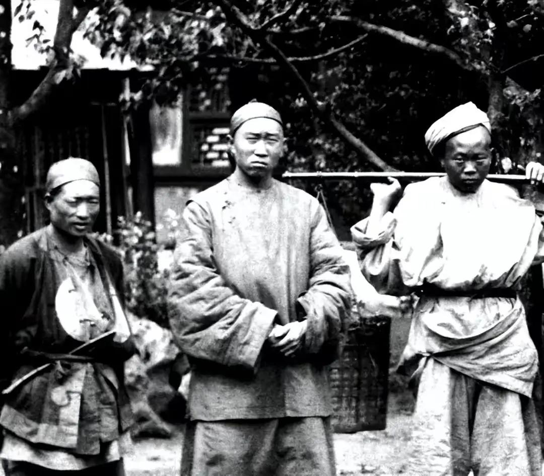 你可能很难想象，在中国古代那种三妻四妾看似普遍的社会里，无数底层男性正默默承受着