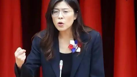 [太阳]郑丽文毫不避讳：中国就是我们的国家，解放军就是我们的可靠后盾！这番话由台