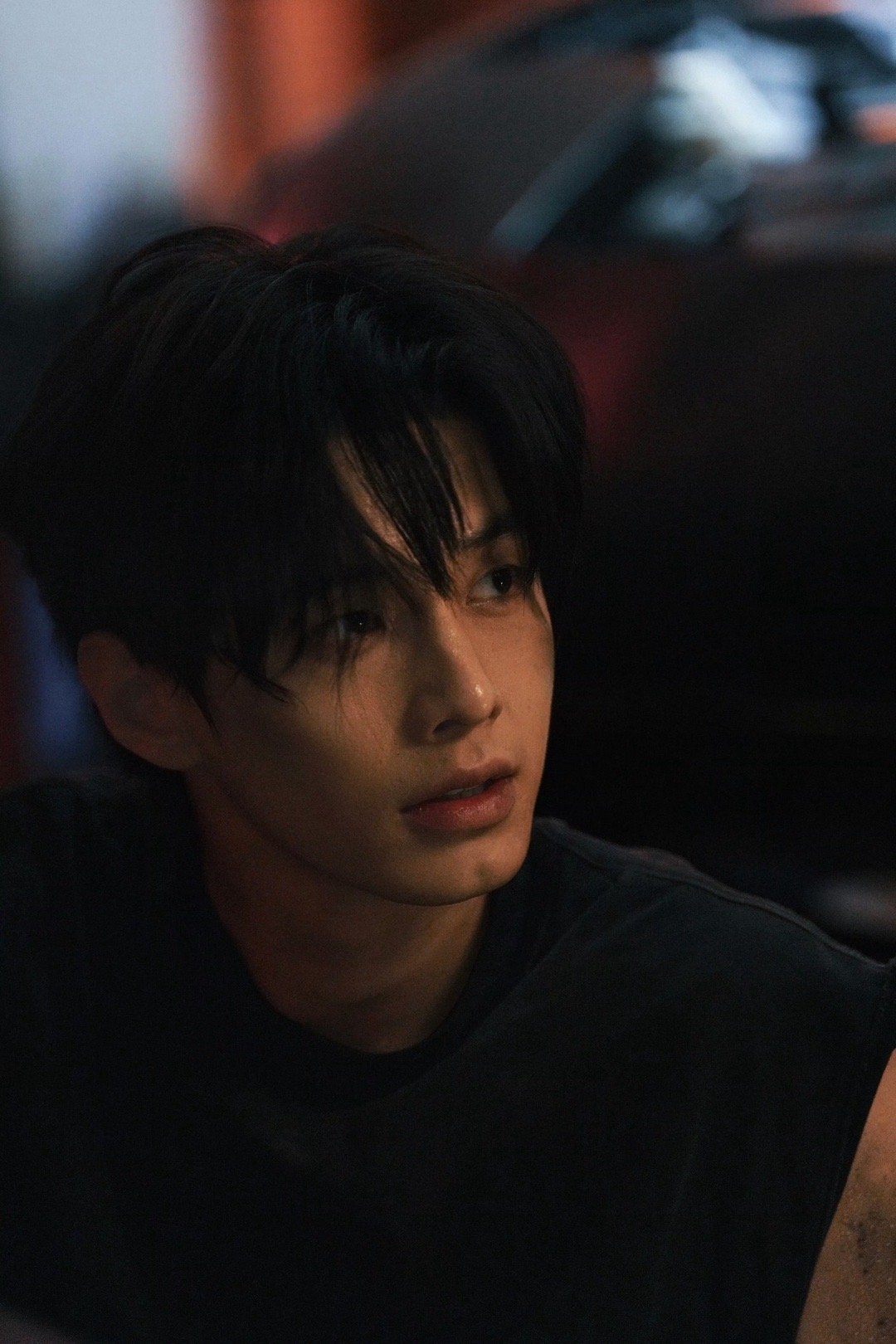 何与靳朝苦尽甘来哭出克制隐忍自卑 被何与的演技狠狠击中了！靳朝听到真相时那一瞬的