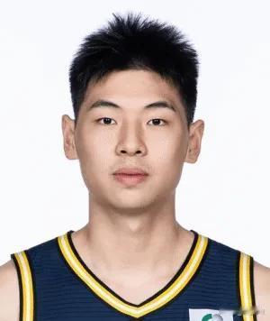 广东队赢下新疆可能在广东球迷的意料之中，但是今晚崔永熙在场上的表现，广东球迷应该