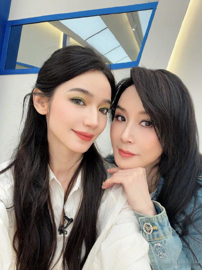 代斯在浪姐有合不完的照铁打的代斯流水的合照搭子 代斯这趟乘风之旅，简直是开启了合