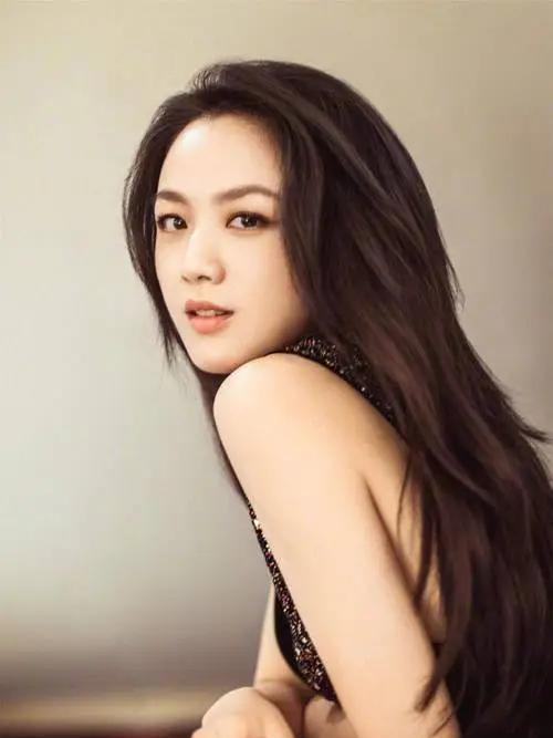 2014年，汤唯嫁给韩国导演金泰勇，他大手笔花了13.5亿买了一块480平的地皮