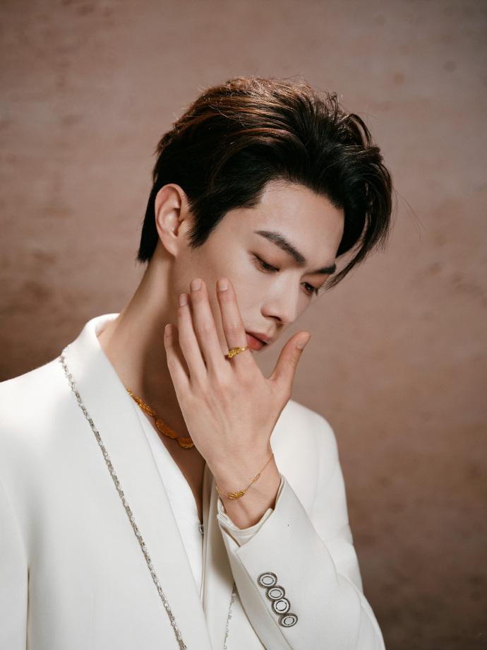 许凯今日线下直播活动出图， 这也太完美了