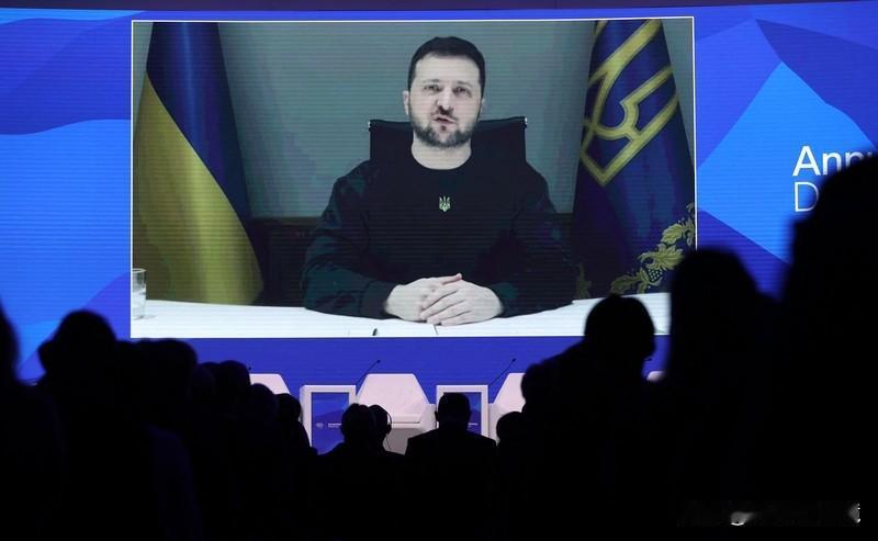 普京：泽连斯基是一位有才华的演员 当地时间12月19日，普京在“直播连线”活动中