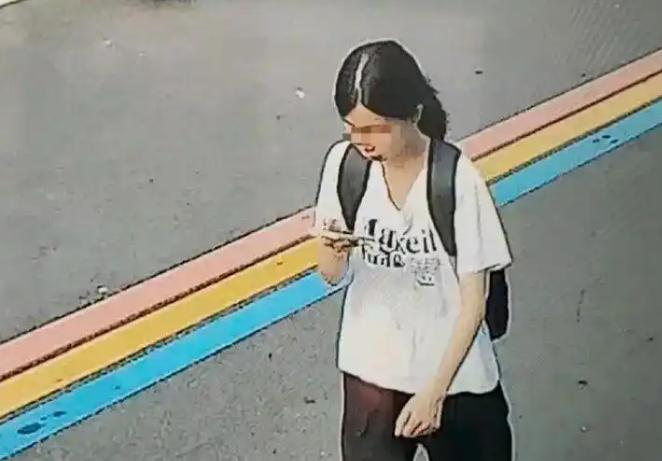程梦圆这个名字，这两天紧紧揪着很多人的心。
 
程梦圆，22岁，河南信阳人，刚拿