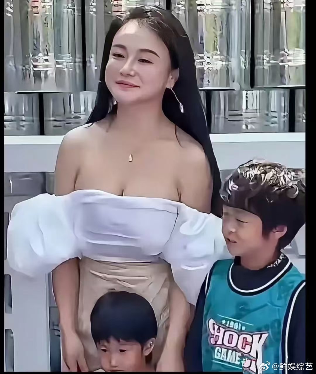 冉莹颖衣品冉莹颖的衣品 网友说冉莹颖的衣品和她的理财是一个水平，你觉得呢？ 