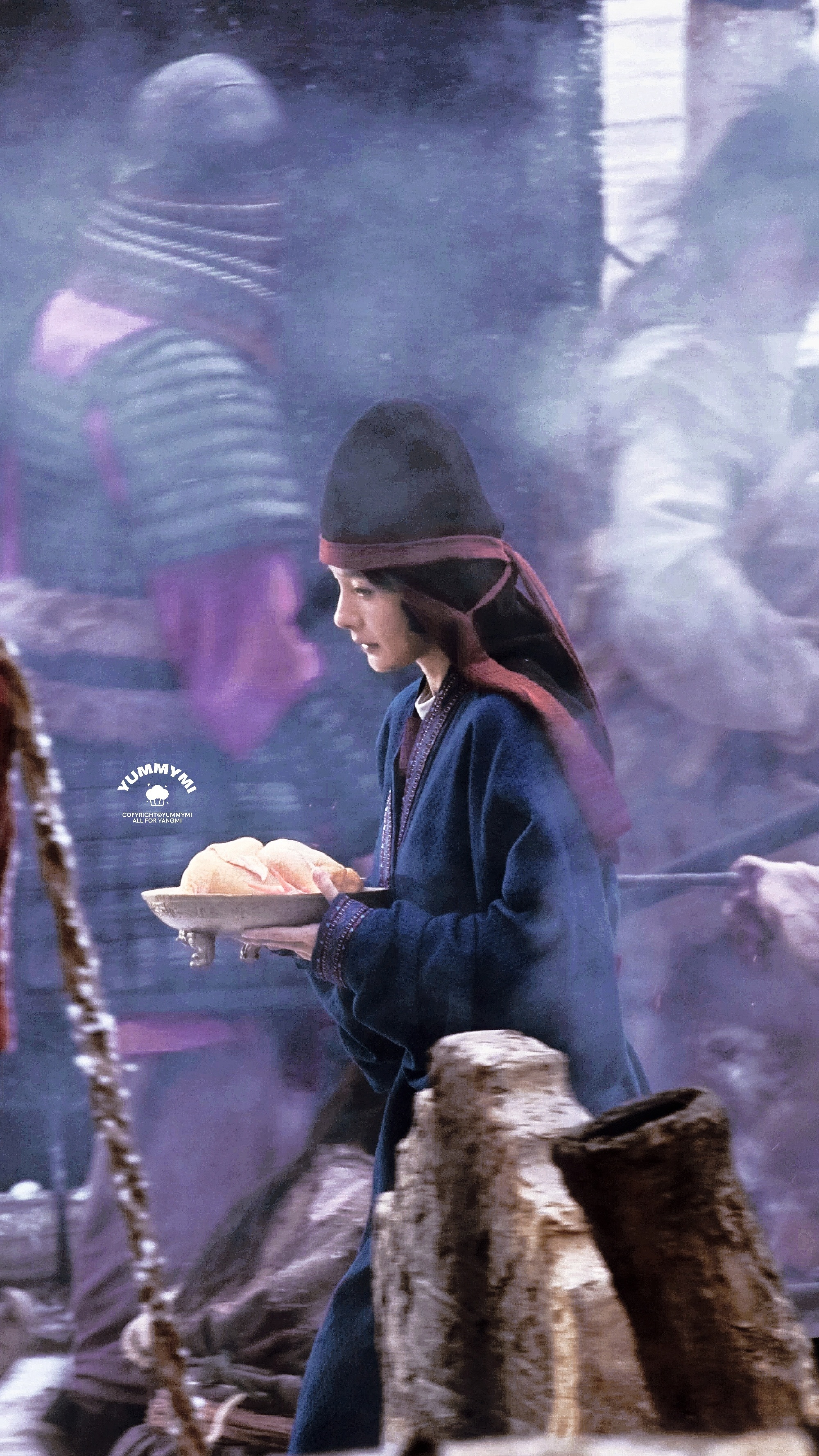 杨幂冯湮儿路透 一个衣服上一个热搜啊，看来观众对这部剧的期待值达到了顶峰