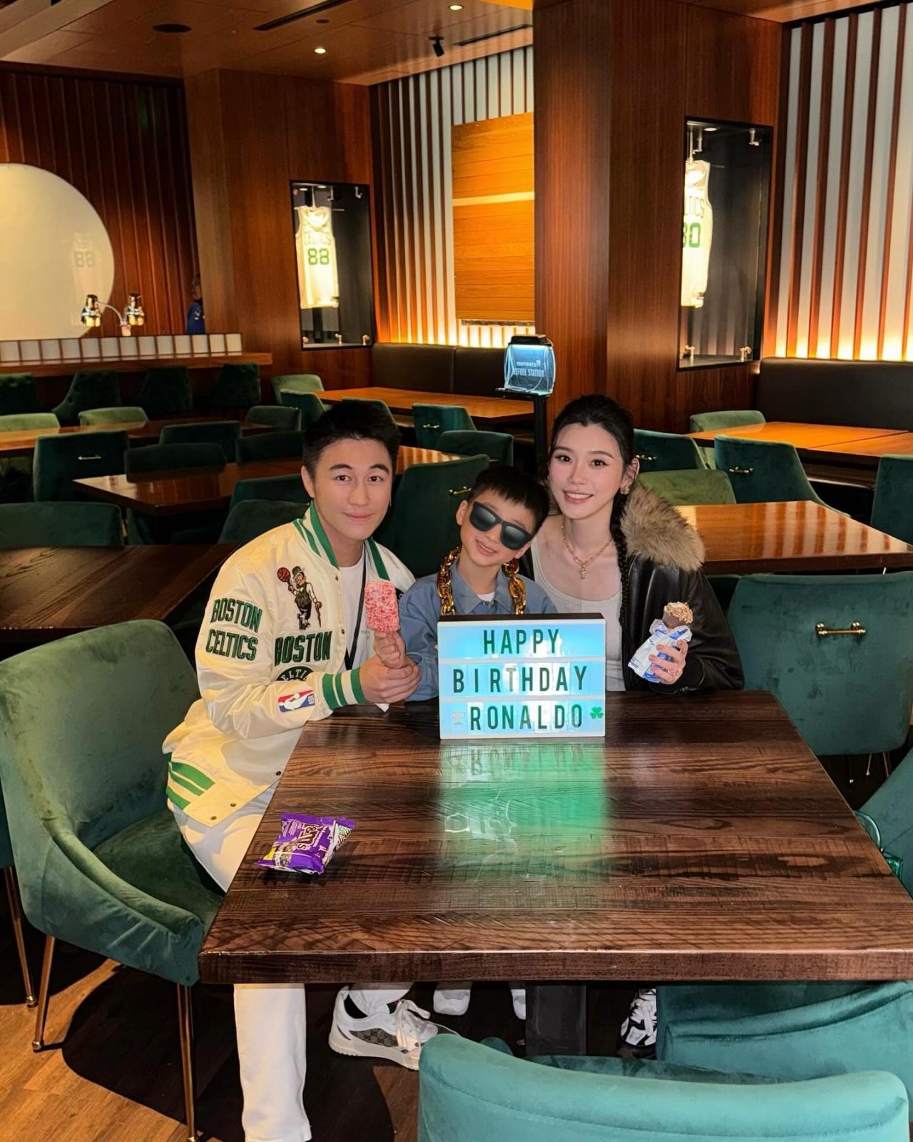 NBA场外花絮：凯尔特人小老板何猷君晒靓照，美女模特妻子俏皮可爱儿子这是人生赢家