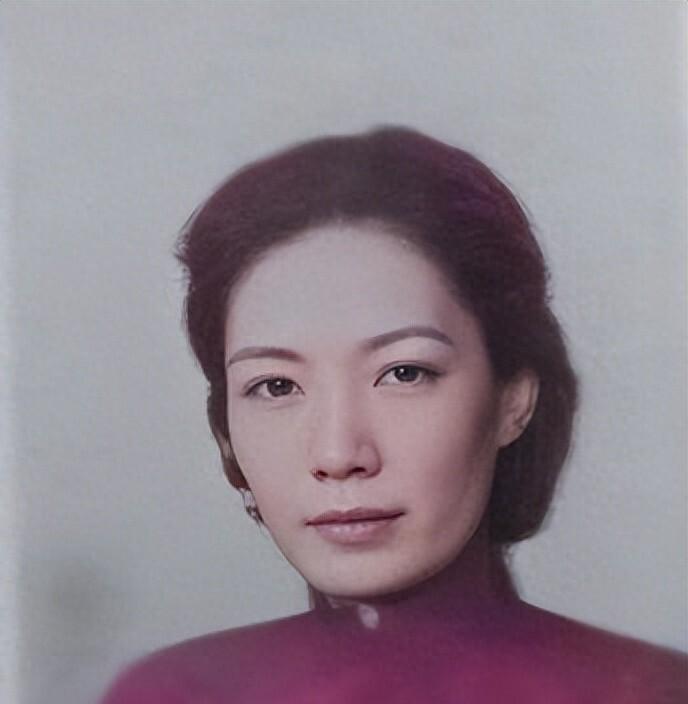 中国历史老照片孟小冬离开梅兰芳时说了两句话：我以后：要么不唱，唱肯定比你强！要么