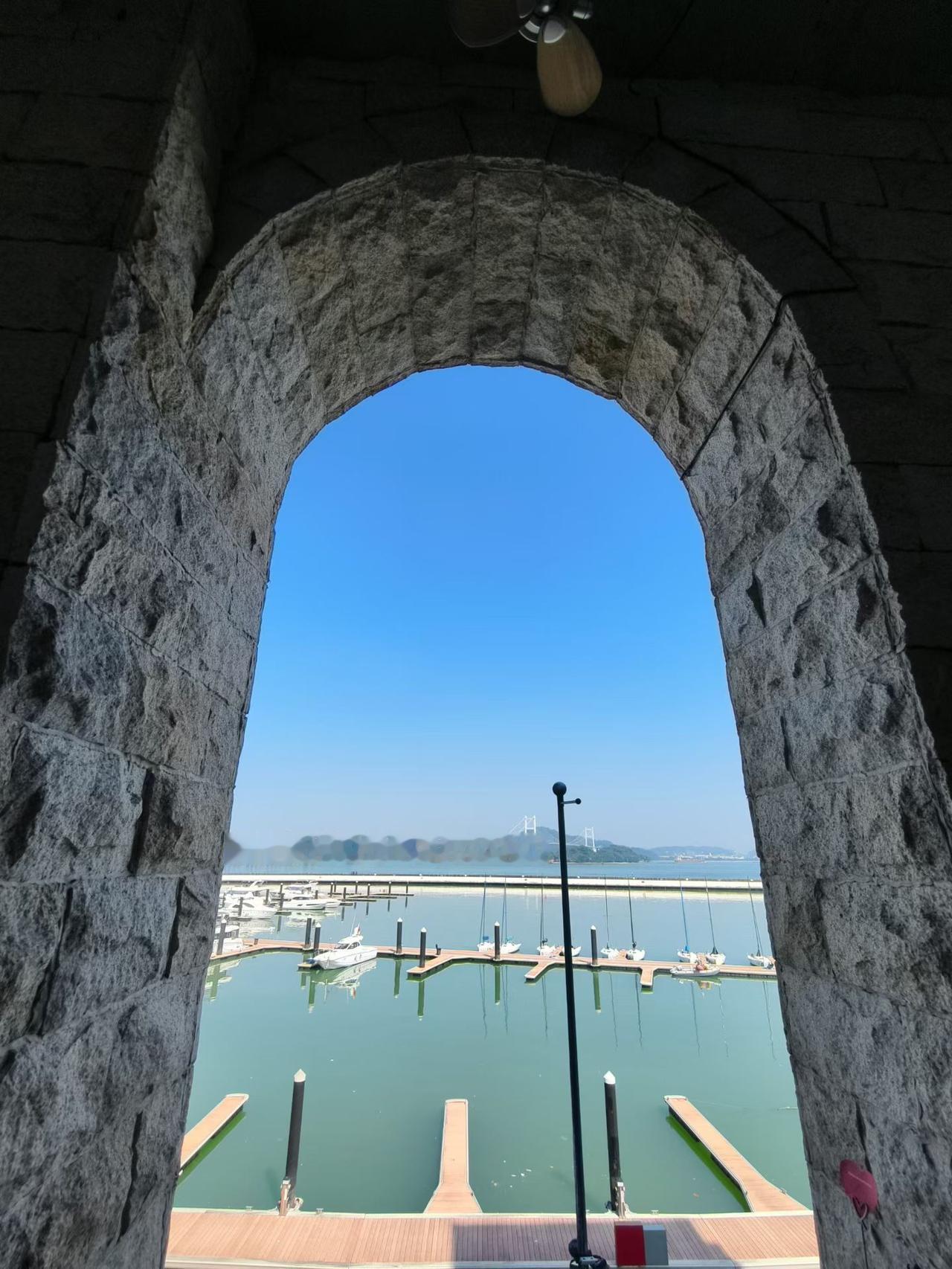 人生很无奈，坚强才是唯一的理由！