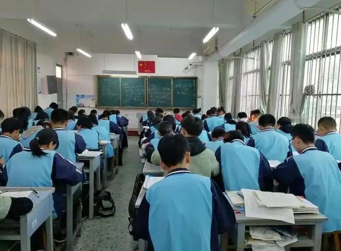 初中要努力到什么程度，中考才能上710分？

1、考710分完全不需要天赋，努力