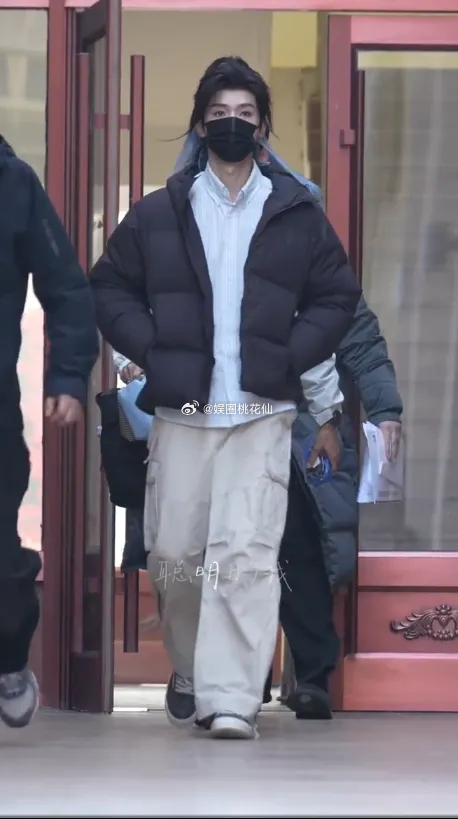 龚俊《凤舞九天》的出装路透来啦！这身姿也太绝了吧，越看越觉得陆小凤可太有福气了，