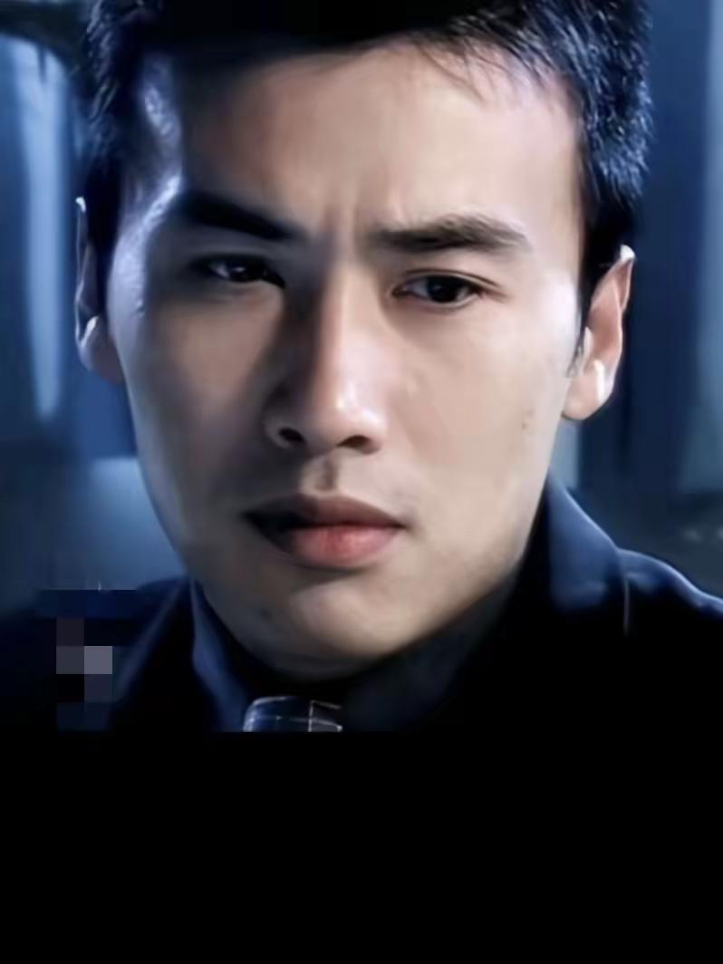 柳云龙
他执导和参演的片子，我几乎都看过。
他既是出色的导演，也是优秀的演员。