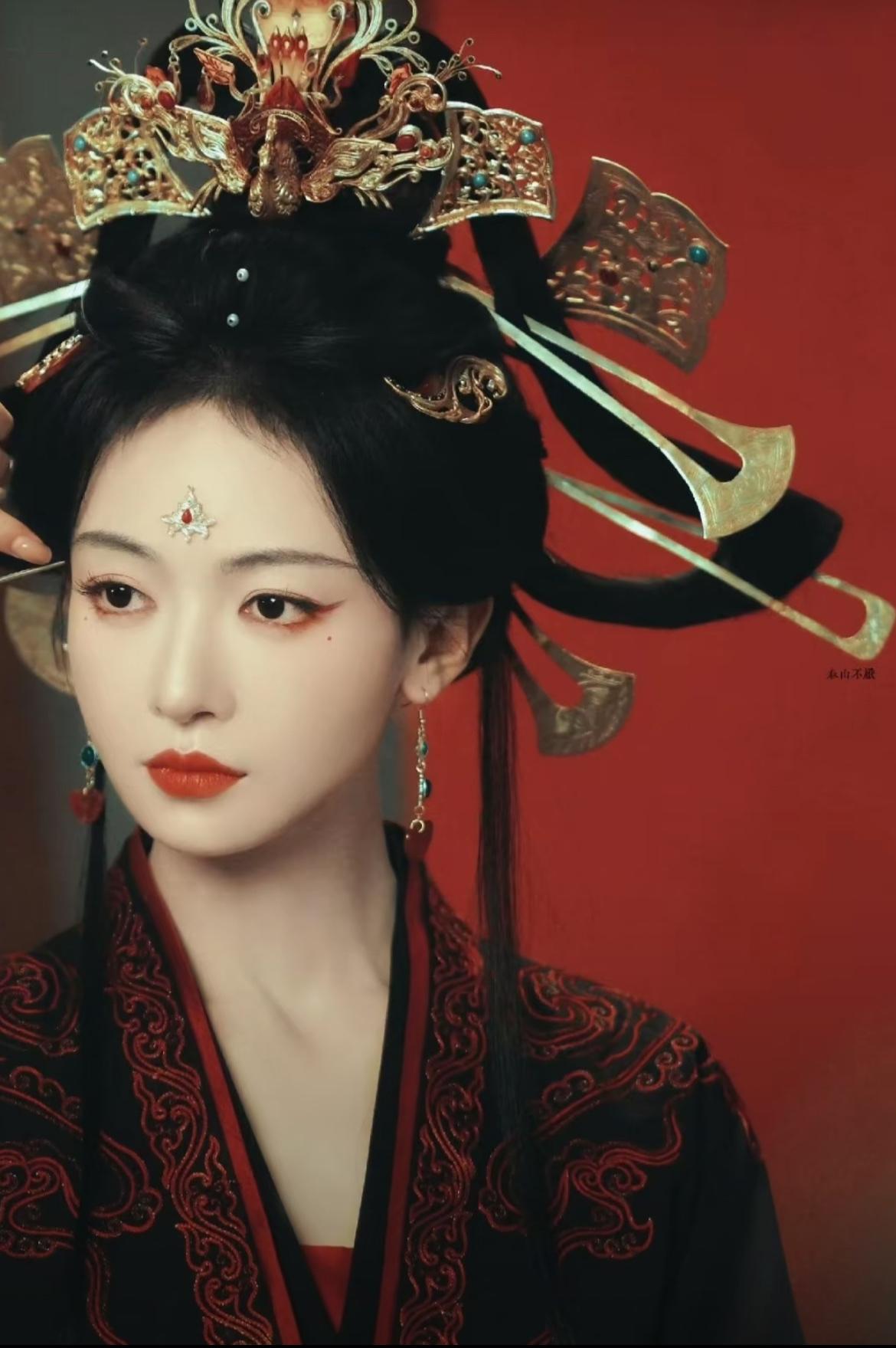 这是吴谨言？她演大女主演上瘾了，但好奇怪 对她本人不感冒，她的剧我却特别想看，这