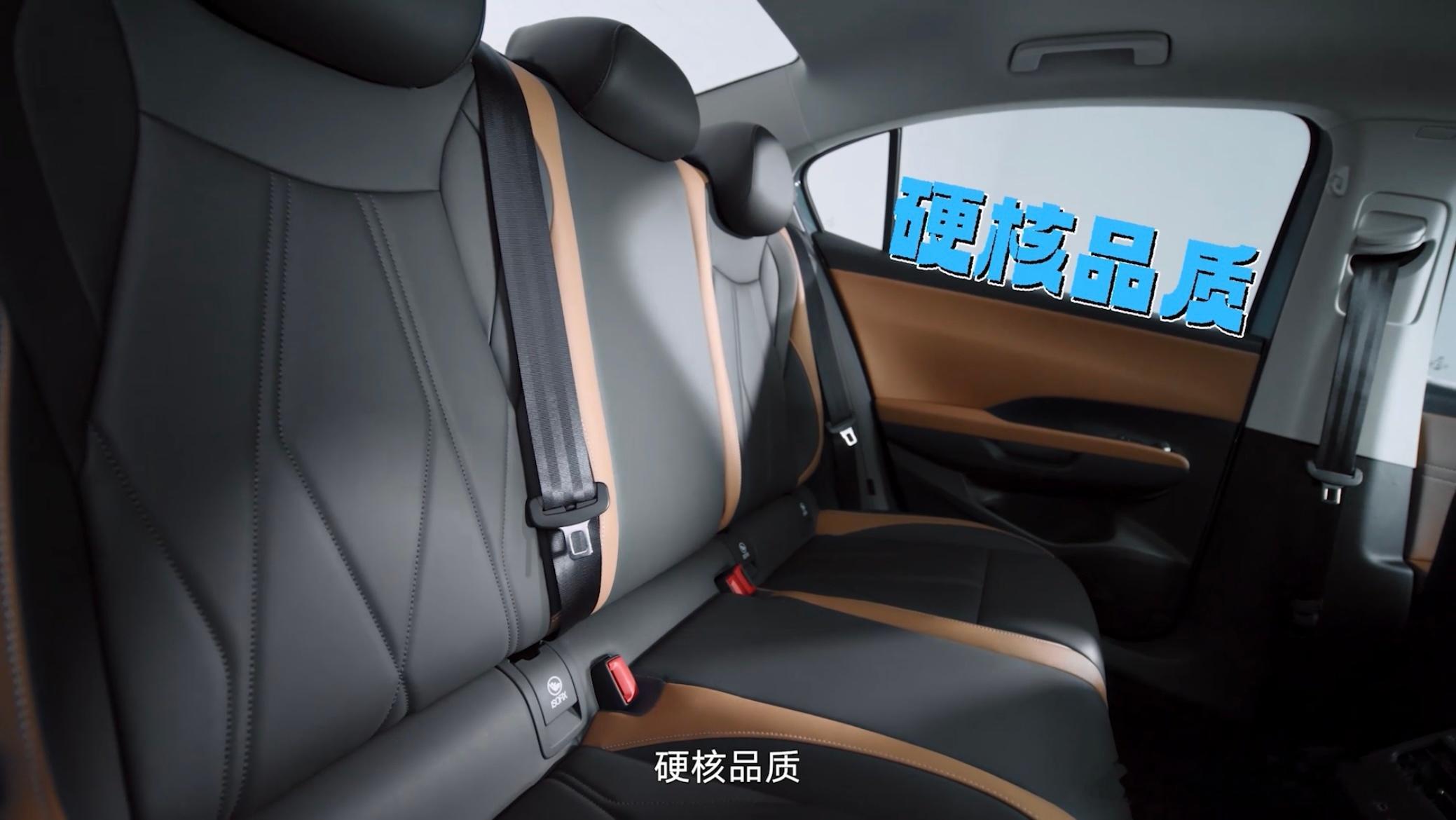 毒舌鉴定师李乃文 VS 搞笑主播李宗恒，这组合有点意思！一个专业严谨，一个激情满