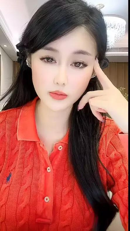 爱是什么
爱就是想念的时候，
只要能看上一眼，
心里便觉得很暖，
牵挂一个人的时