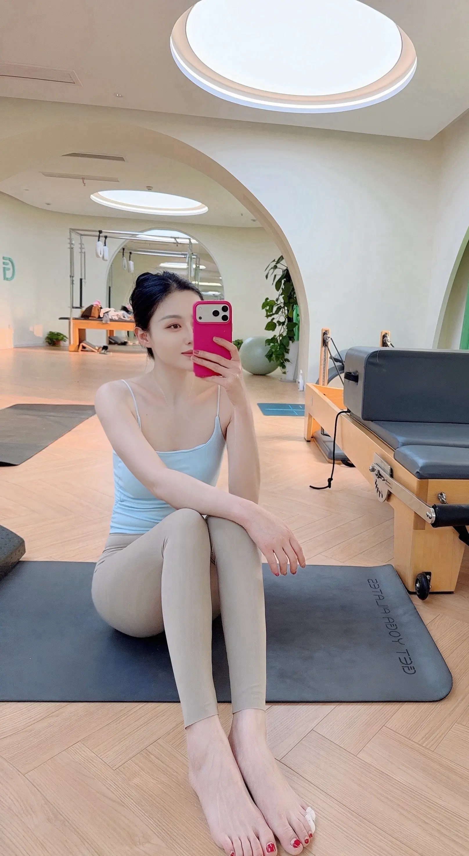 热爱生活无论以什么样的方式自律，坚持自律很重要，学习瑜伽没有年龄限制任...