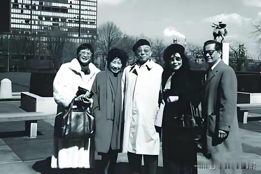 2001年，张学良逝世，享年101岁。
我想不通的是，他死前居然将价值6亿美元的