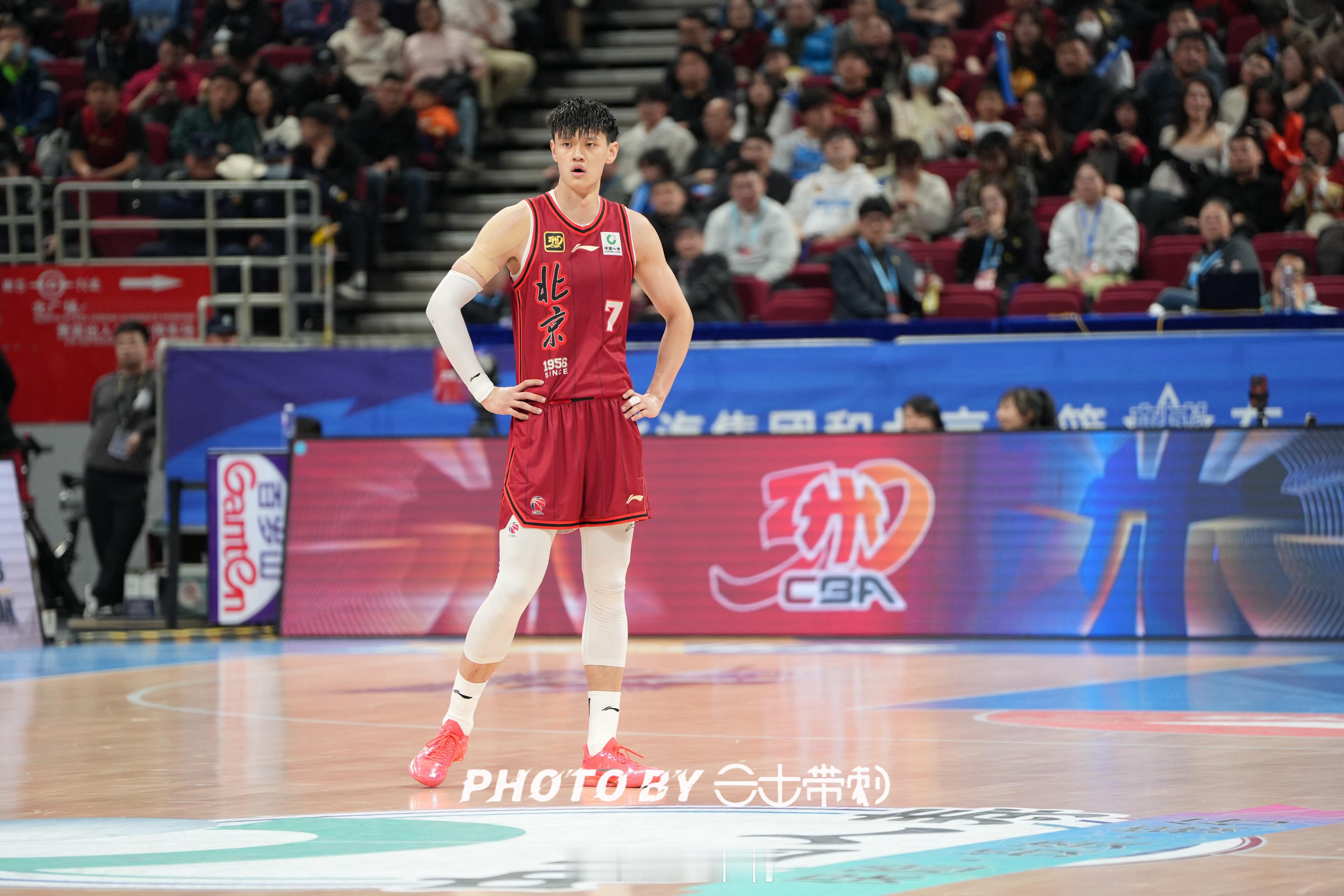 北京男篮vs深圳男篮曾凡博 小曾今晚会来首钢园现场观战，赶紧买票来吧 北京·首钢
