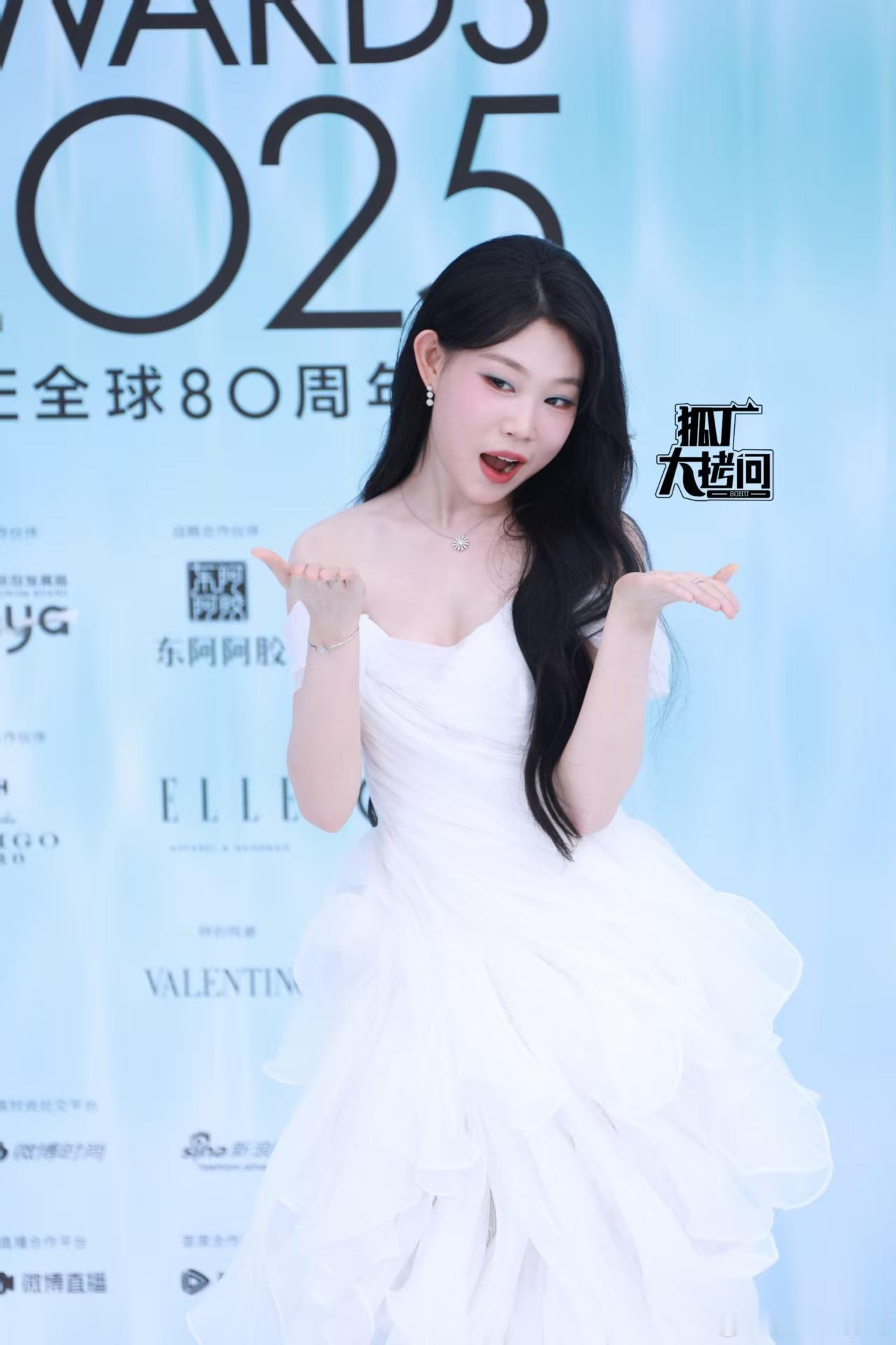 沈佳润生图沈佳润elle生图 来看沈佳润今晚红毯生图，沈佳润还是如此可爱[爱慕]