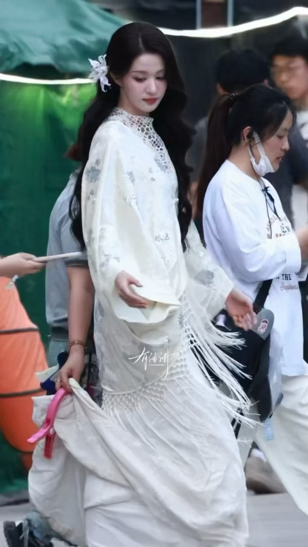 嘿嘿嘿 楚然姐姐你好美呀王楚然浮生流苏长裙造型王楚然浮生流苏长裙路透
