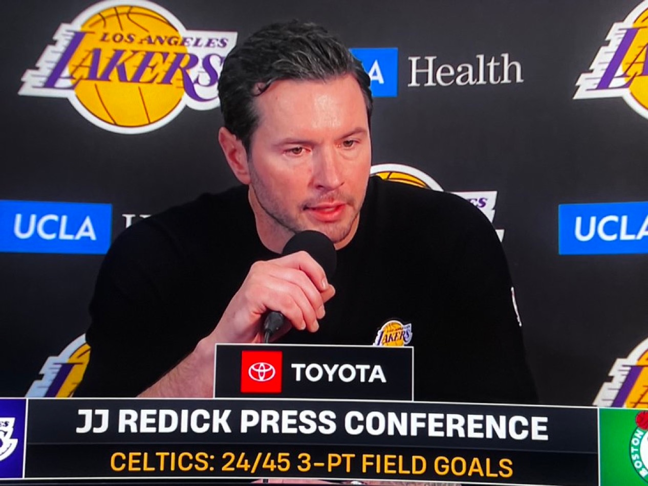 雷迪克：“上半场他们用三分球压制我们。后三节我们只比他们多得1分。可惜篮球比赛不