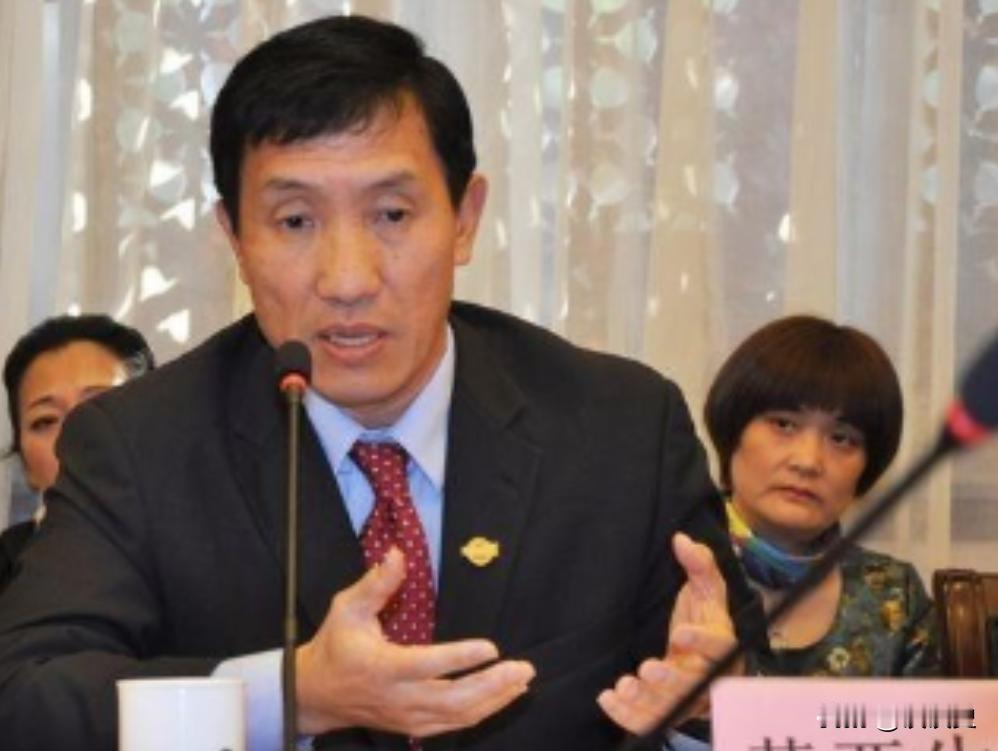 “中国拿什么挑战美国？人均收入只有人家的8%！”就是这位中国经济领域专家-黄亚生