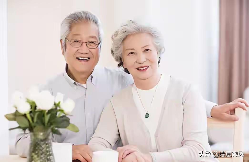 新型养老”悄悄走红：不住养老院，不拖累子女，晚年体面又轻松
 
很多人过去对晚年
