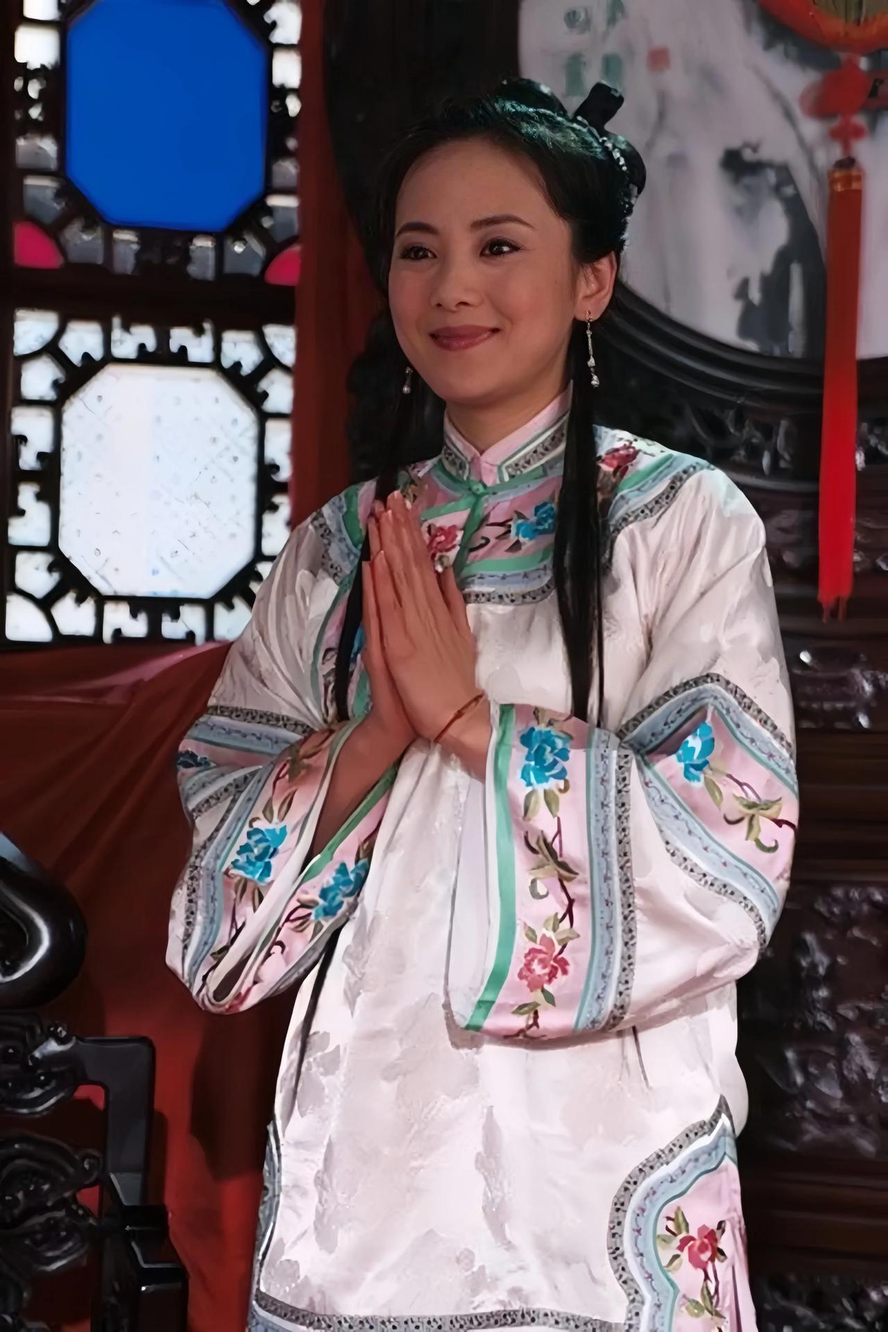 爱情让人盲目，王艺璇为爱隐退，最终却遭遇丈夫抛弃，令人唏嘘。
王艺璇曾是一位备受
