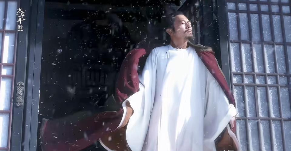 李煜一边看小周后跳舞一边写词，弹幕全在刷：这哥心真大？
别急——下一秒他就把“垂