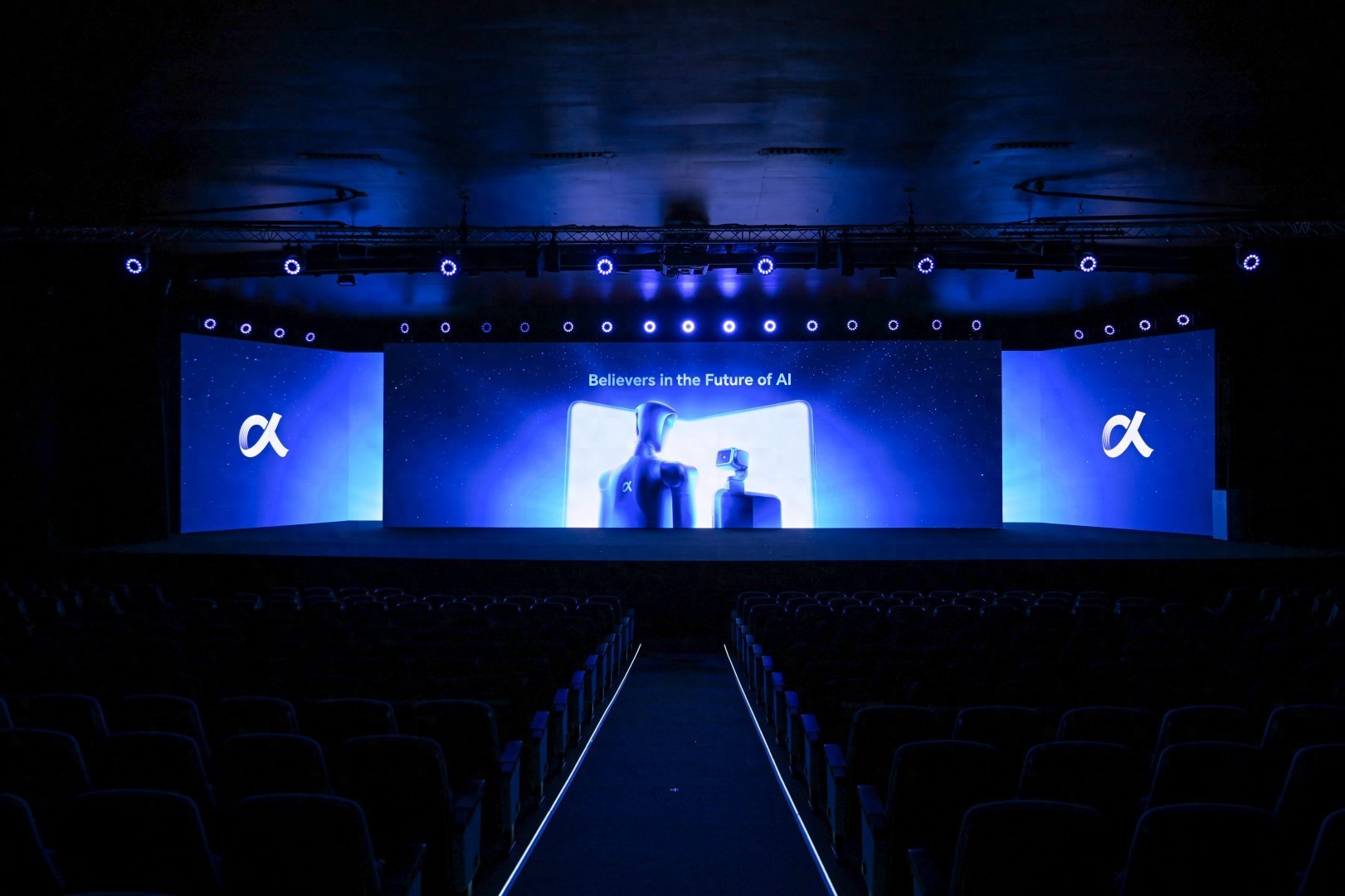 荣耀MWC2026全球发布会盛大启幕，李健详解AI战略布局