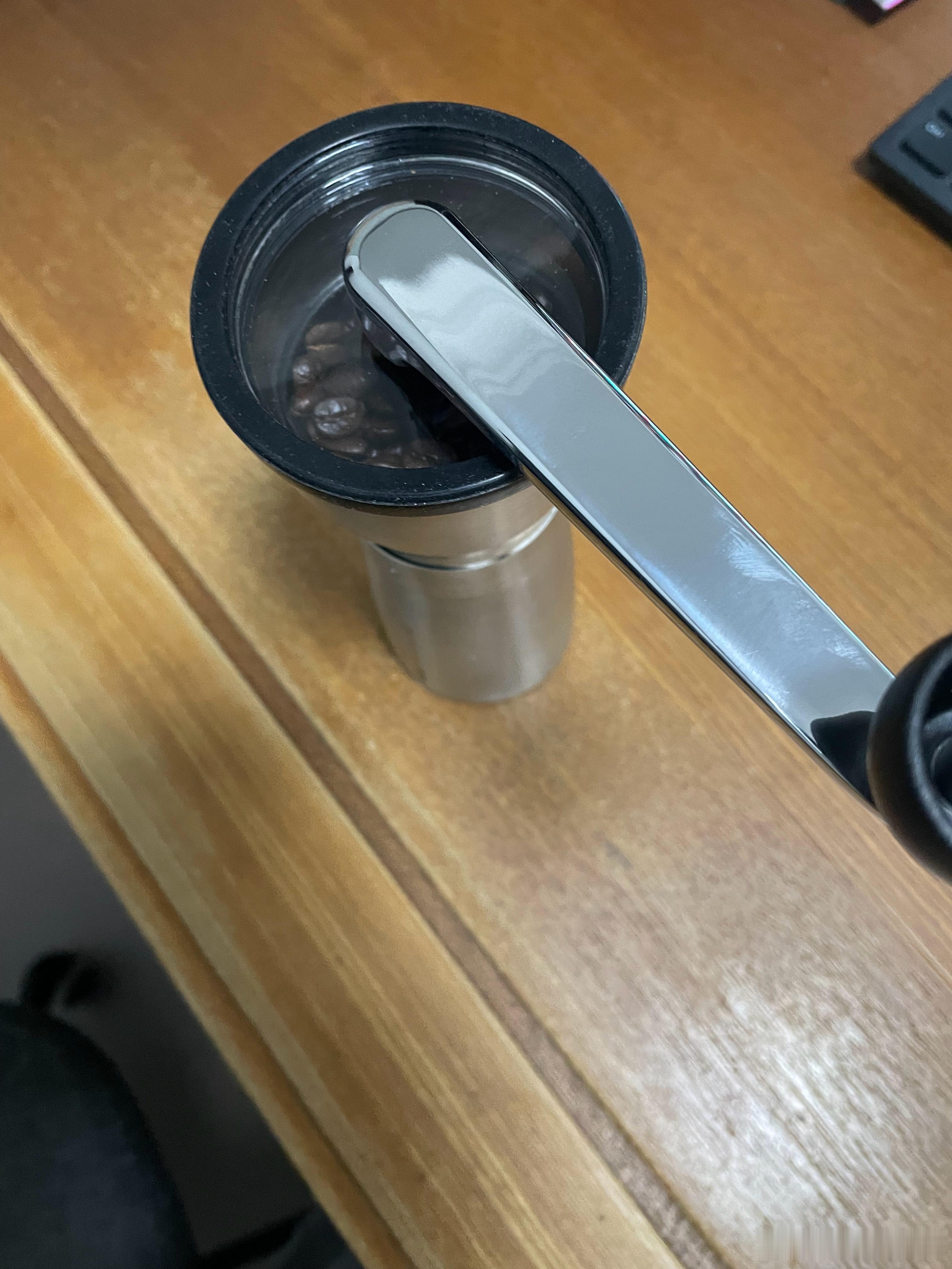 美国超市的豆浆机很烂我儿子说，等他找到工作，第一件事儿就买个好的磨豆浆机还要买辆