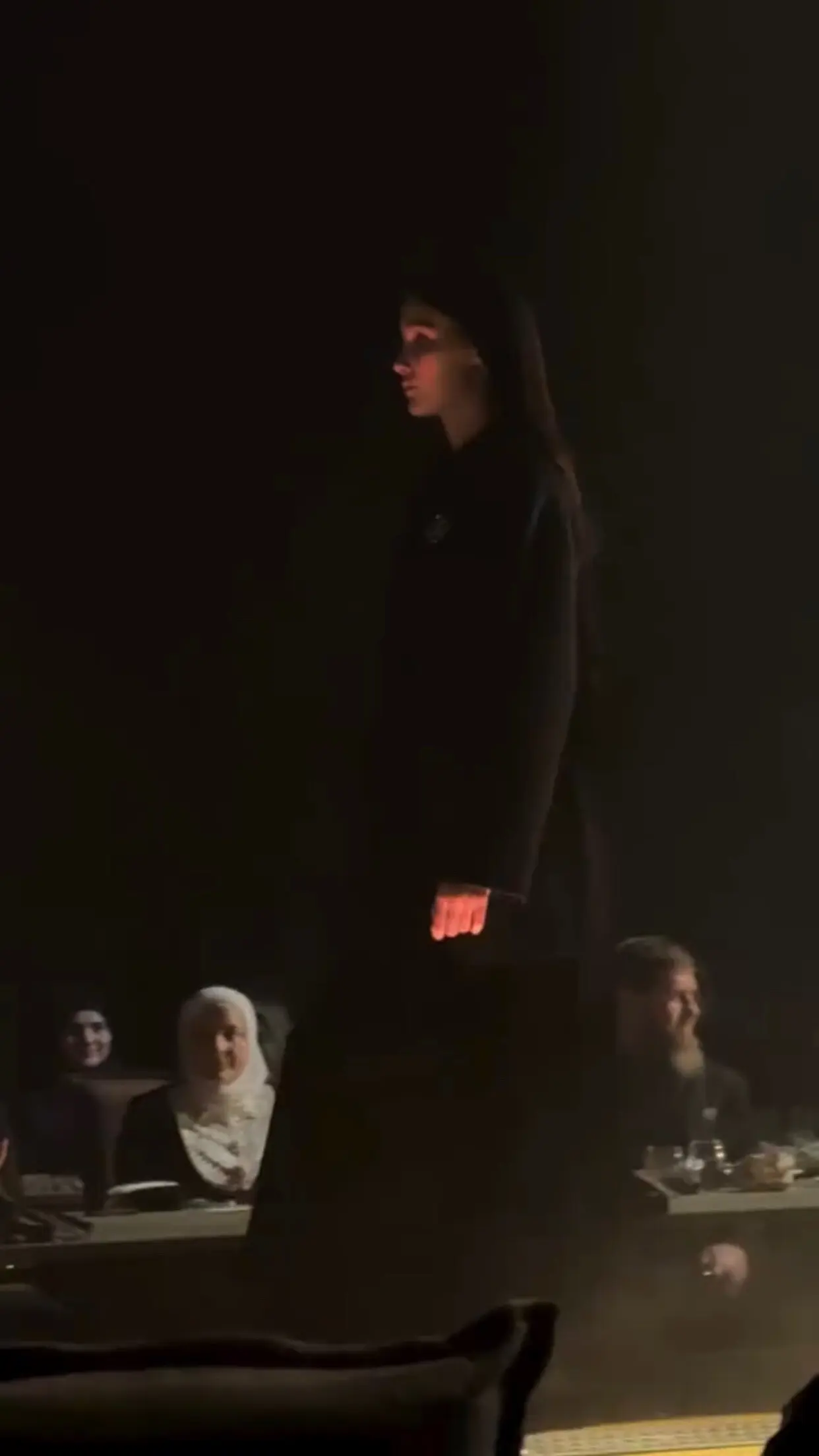小卡该不会想来一招声东击西吧。他一贯的装糊涂，捧杀系列之我就看着，先让...