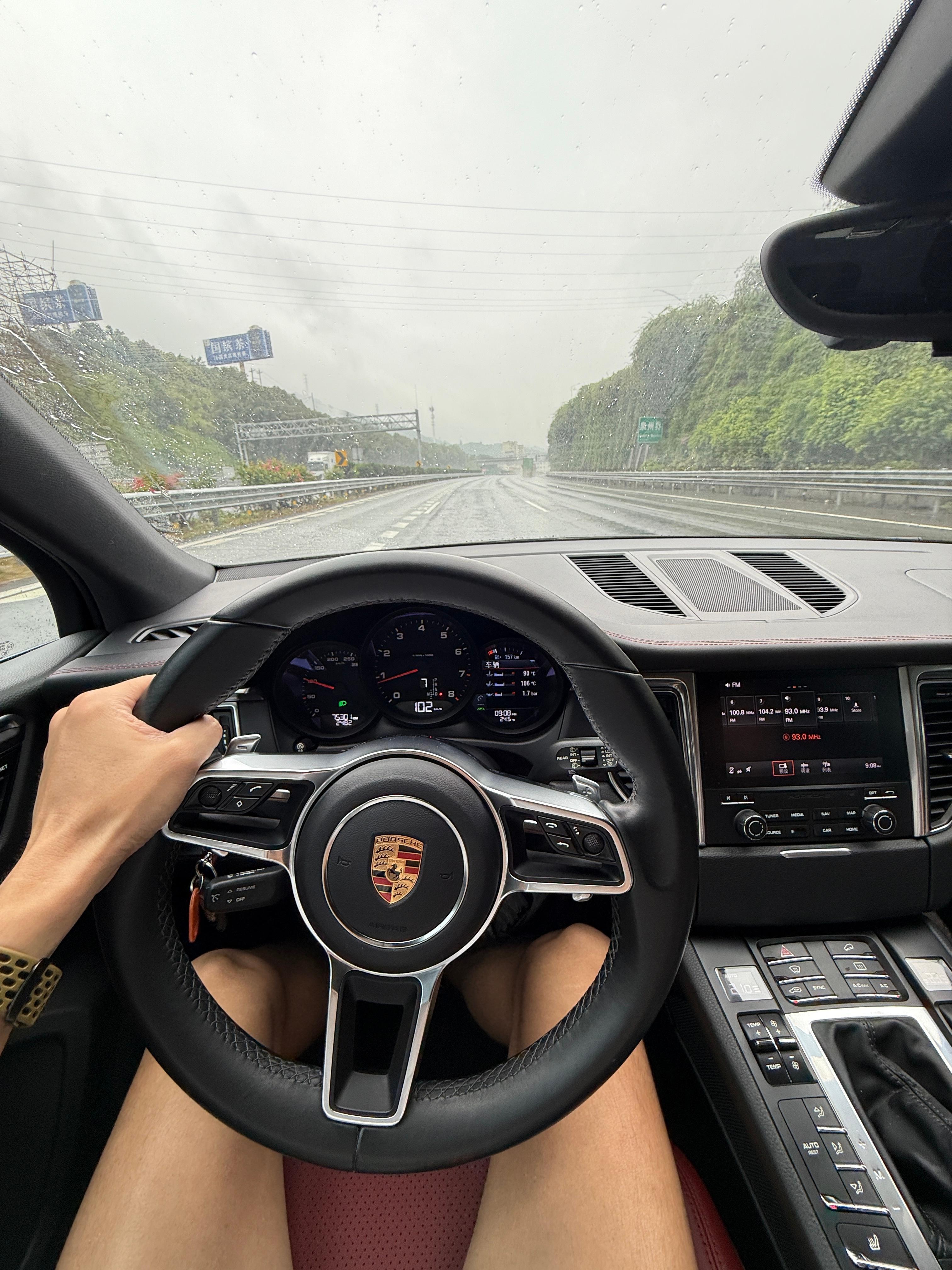 一早赶路终于到了上门来送个车，到饭点了先吃个饭害，这味道爱不起来  ​​​