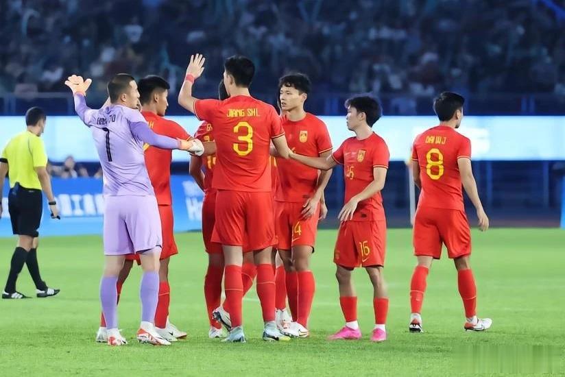 全场碾压，中国亚运男足开场闪击，1-0击败卡塔尔，时隔17年再度晋级亚运八强，1