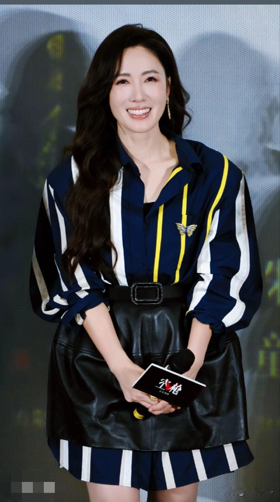 李施嬅现身《空枪》路演，港风女神状态惊艳，实力依旧能打
 
电影《空枪》路演现场