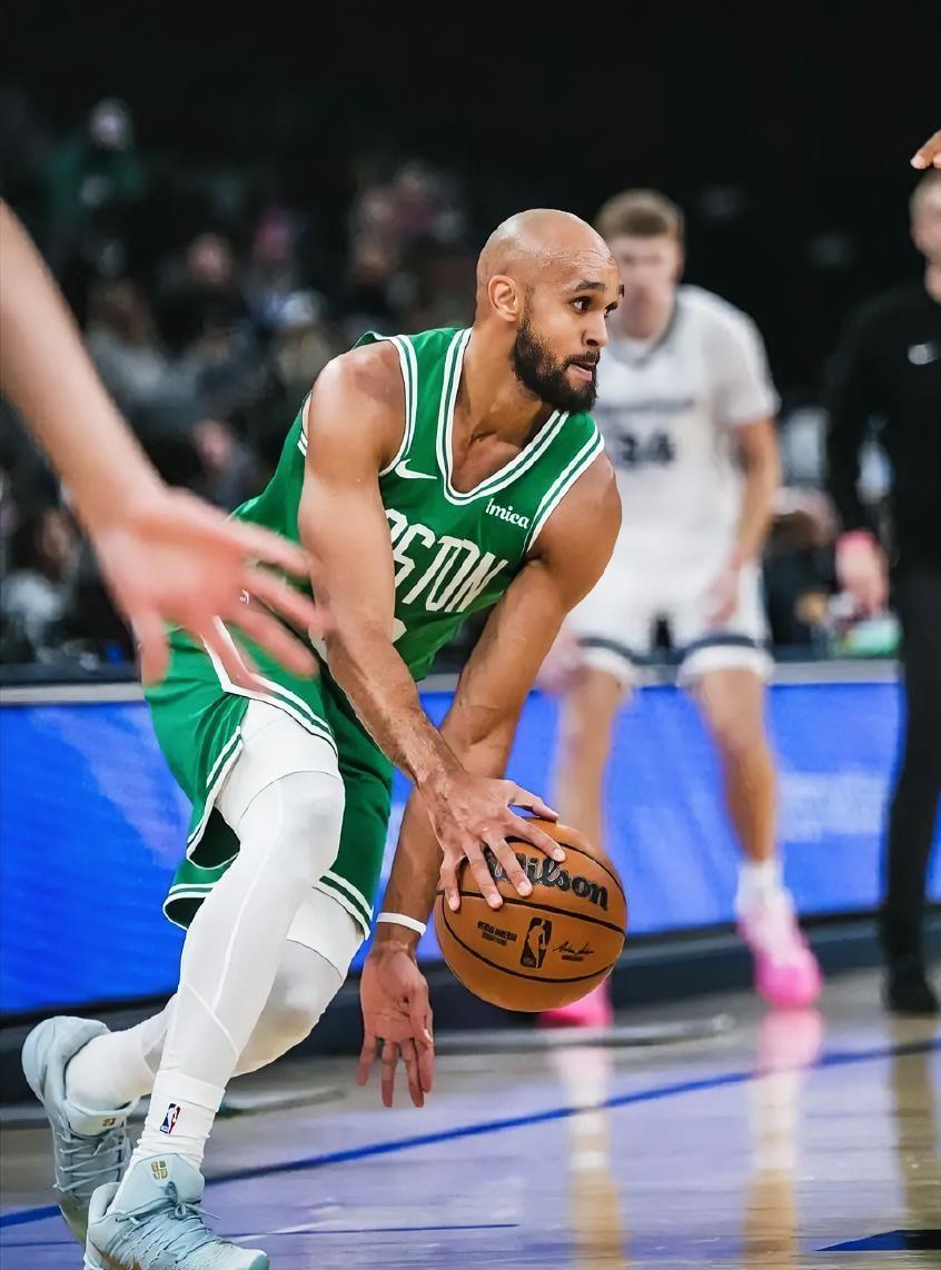 凯尔特人后卫怀特的表现真是太失常了！在今天凯尔特人客场以97：111输给76人的