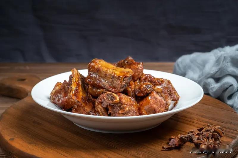 分享美食食谱 今天分享疙瘩汤、豆腐红烧肉的食谱。先说豆腐红烧肉，这道菜一阵子不吃