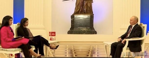 俄罗斯不打算重返G7集团——普京

俄罗斯总统普京在访问印度前夕，接受《今日印度