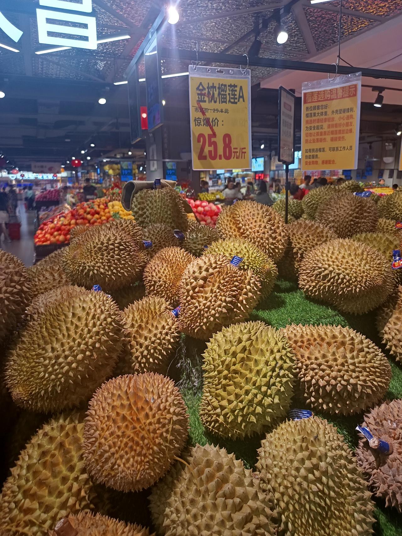 你敢相信吗？肇庆有一个900多年历史的古城墙，叫做宋城
真的非常漂亮，誉为广东的