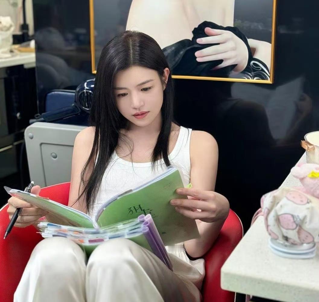 42岁陈妍希的清醒通透：离婚从不是终点，活出自我才是顶配✨

离婚从不是失去一切