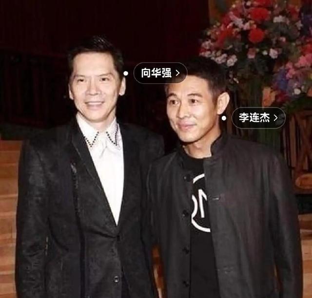 李连杰最拼命的那两年，是为谁？
1982年李连杰主演少林寺，在河南嵩山外景穿僧衣