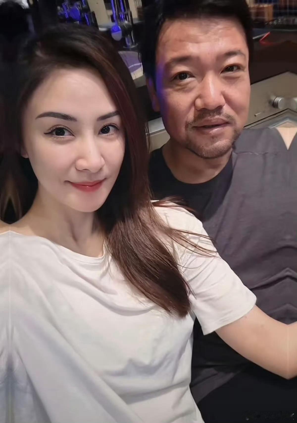 贾冰减肥成功瘦到脱相最近娱乐圈仿佛瘦不下来的都瘦下来了 [偷笑] ​​​