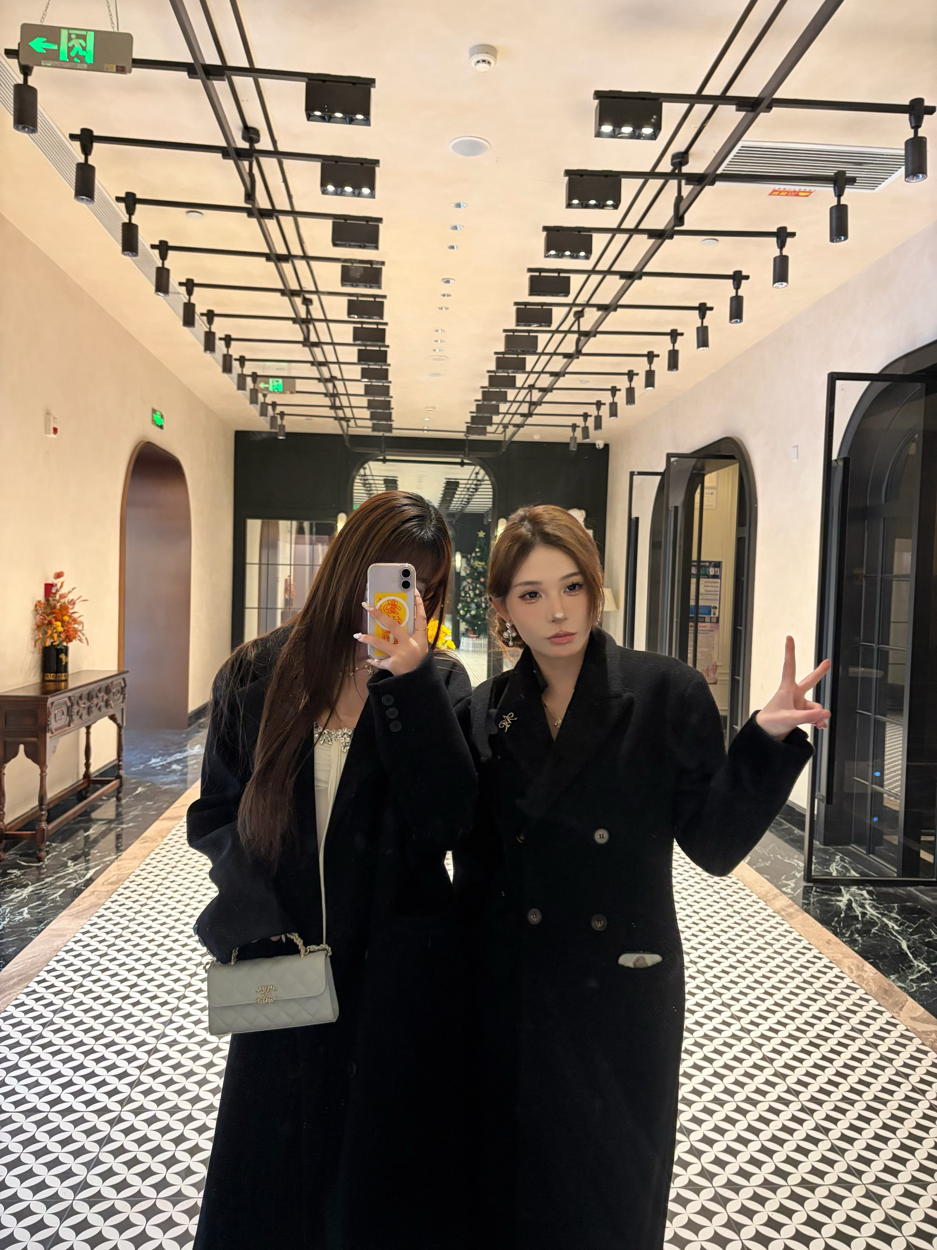 两眼一睁又开始逗闺蜜开心解释一下为什么这么多抽象花絮武汉·台北院子