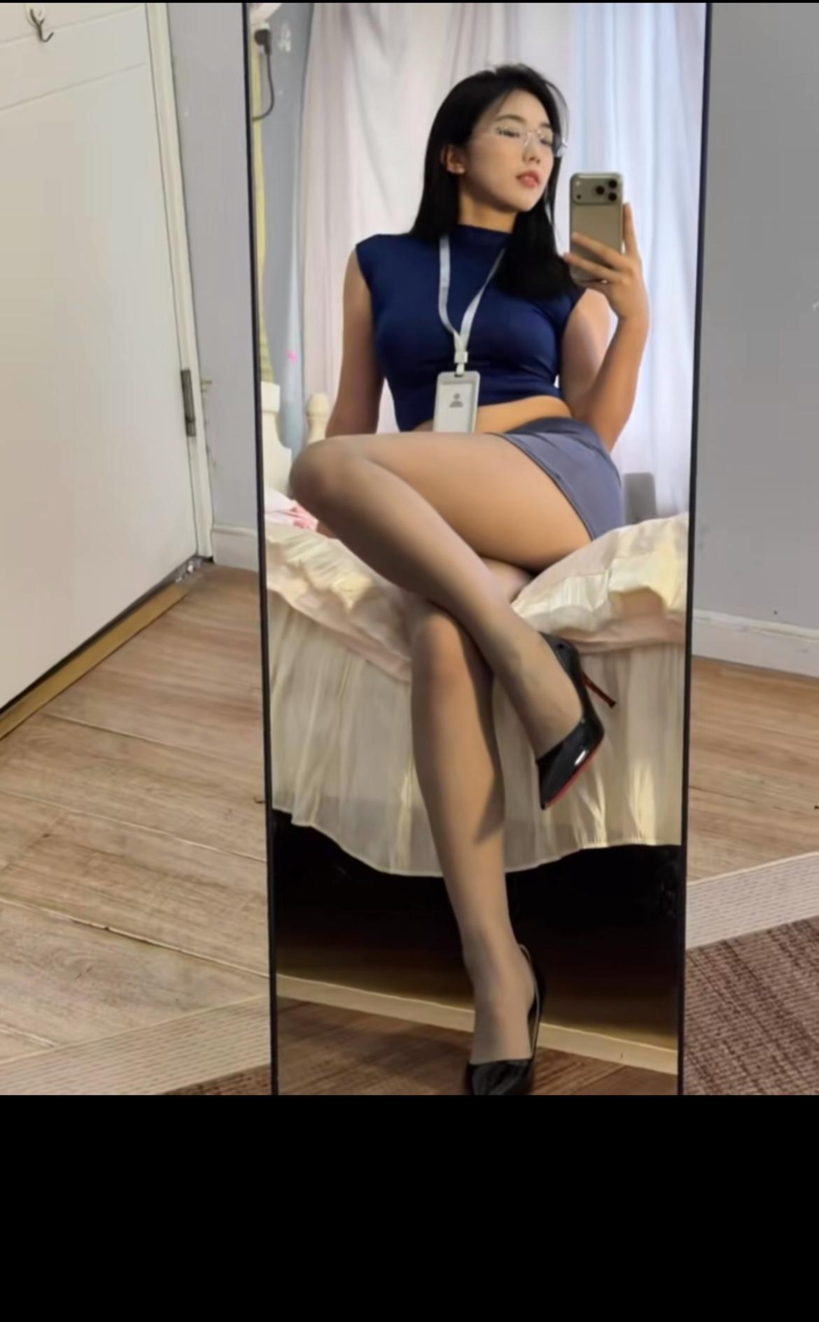 职业OL装好看吗ol女装穿搭 ol制服套装 如何挑选和搭配丝袜?
