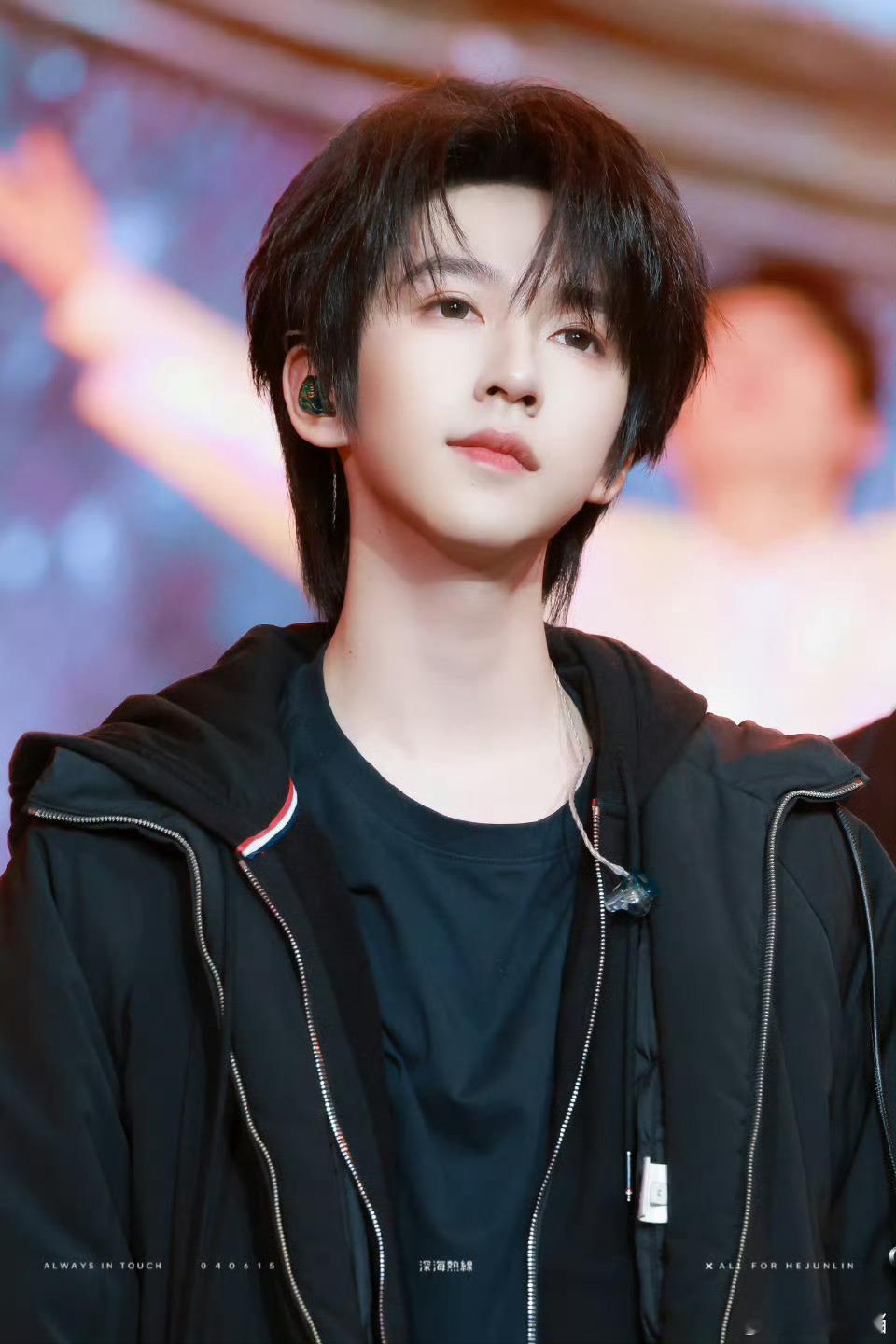 贺峻霖是去答辩还是去结婚的哥哥，你其实是来结婚的吧 