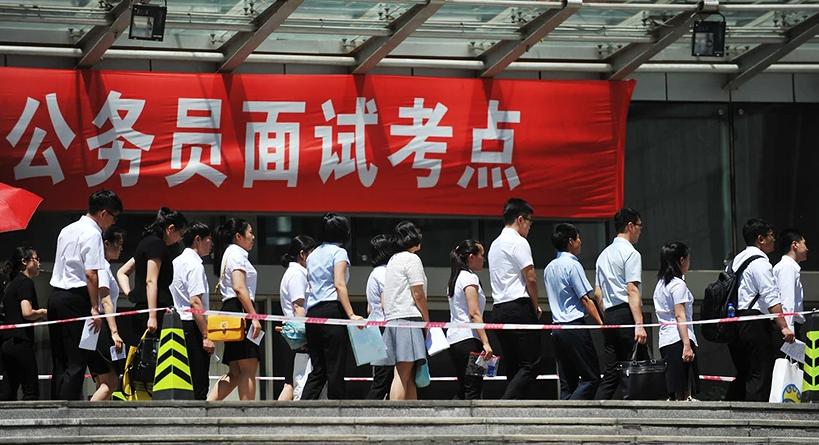 2023 年国考过审人数近 260 万人，岗位竞争冷热不均，低门槛、高热度并存
