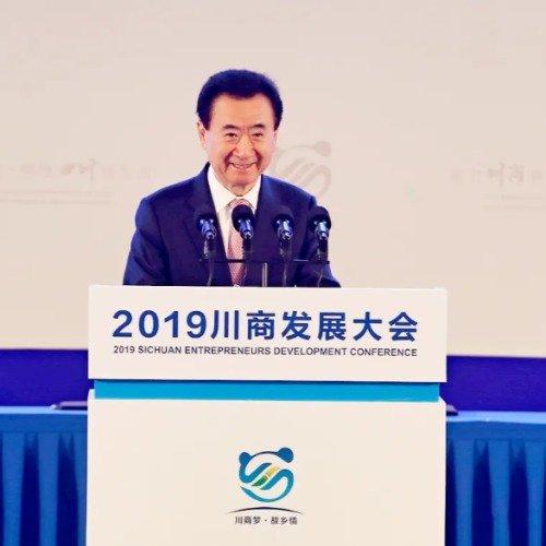 最近网上有个特别火的话题，就是关于前首富王健林的，你可能也刷到了——说他这一年身