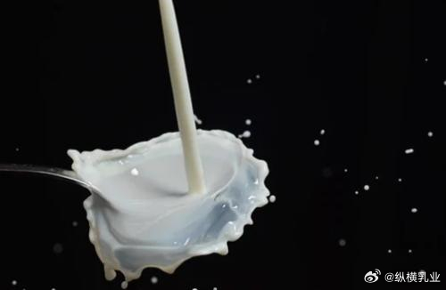 【六成乳企营收下滑，催生行业剧变】2025年三季报显示，19家上市乳企超六成营收